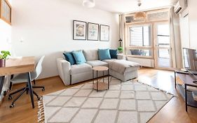 2Ndhomes Apartment In Kamppi With Saunabalcony